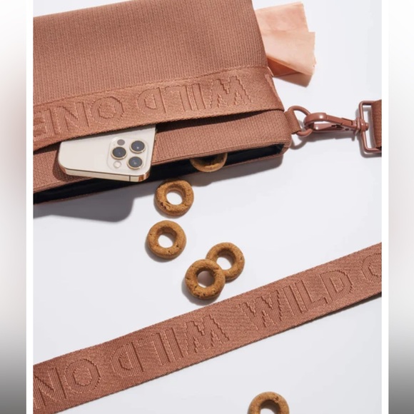 Wild One Dog Treat Pouch Cocoa - Picture 4 of 9